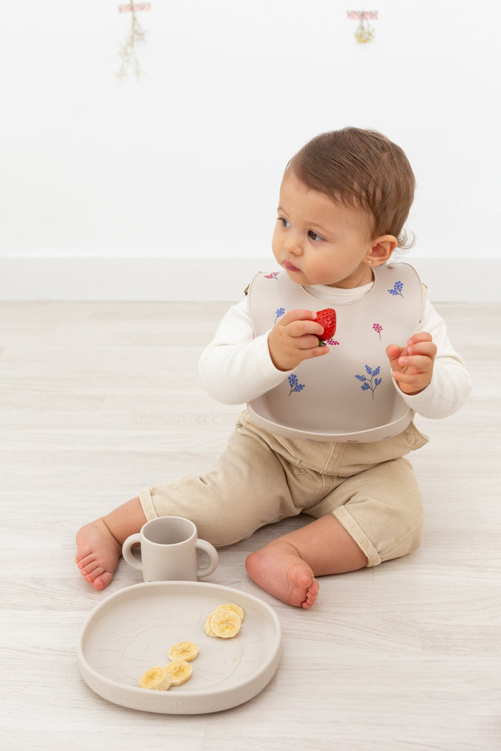 Kinderteller mit Saugfuß aus Silikon Alfie Sand - the cotton cloud