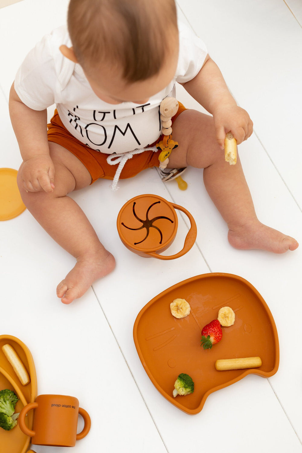 Kinderteller mit Saugfuß aus Silikon Pippa Caramel - the cotton cloud